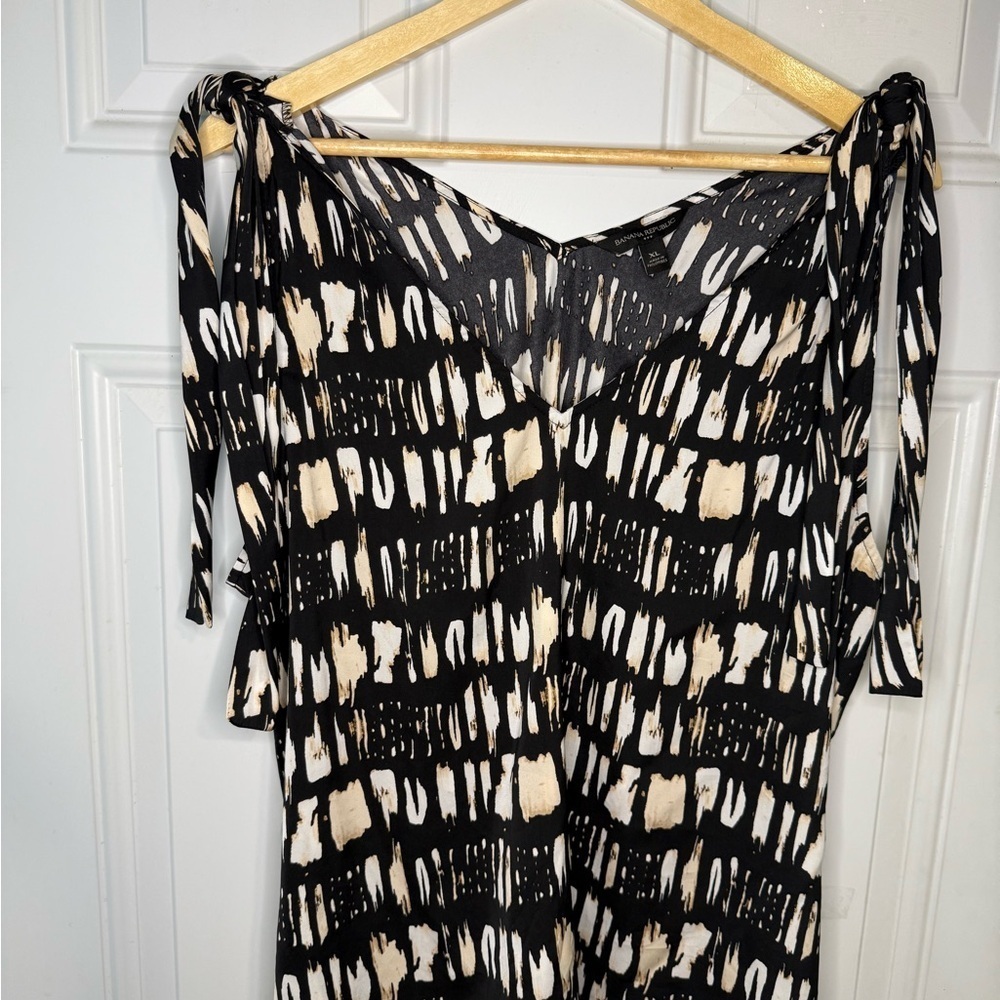 Chic Black and Cream Patterned Dress